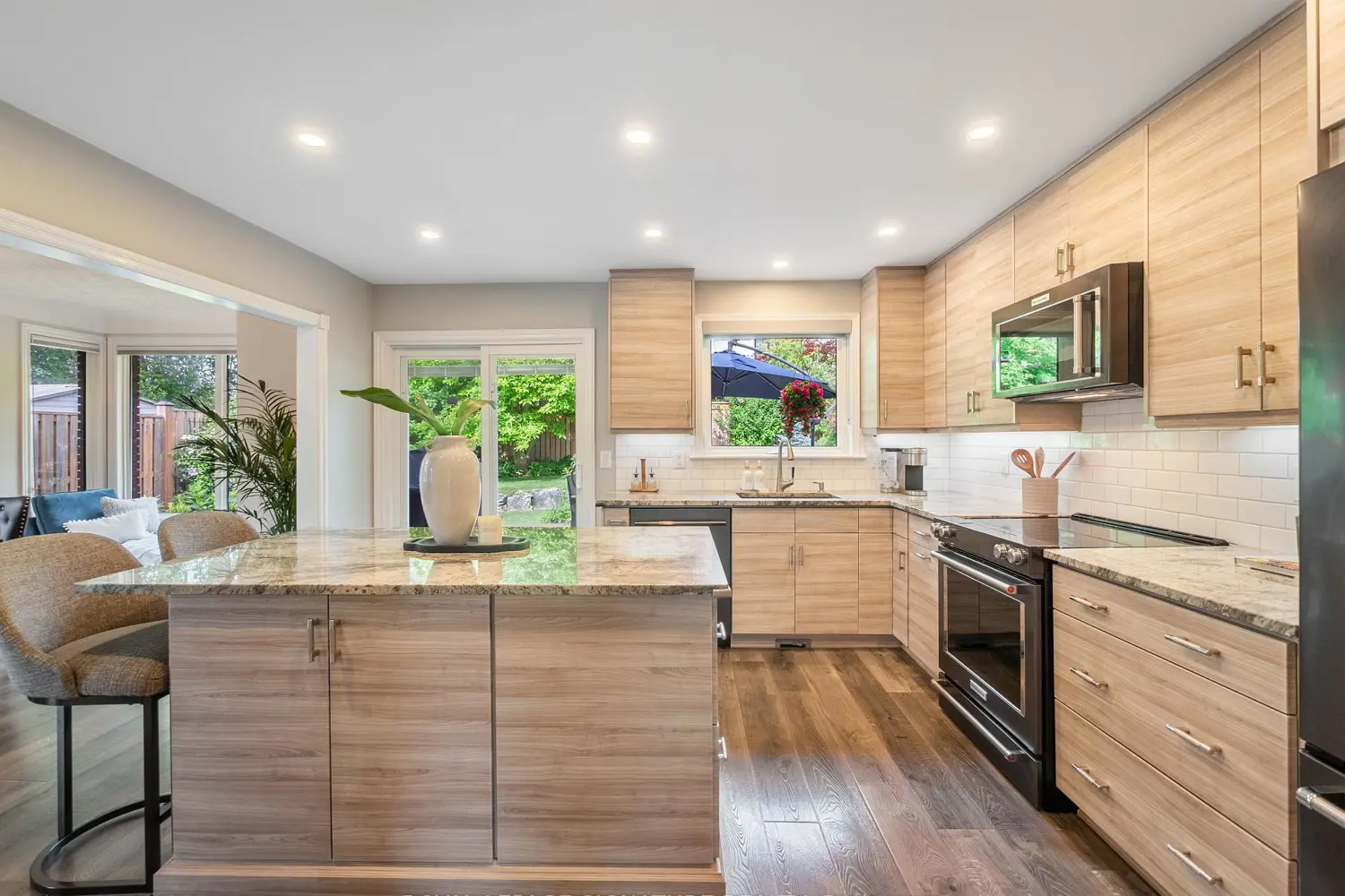 245 Appleby Road photo 3
