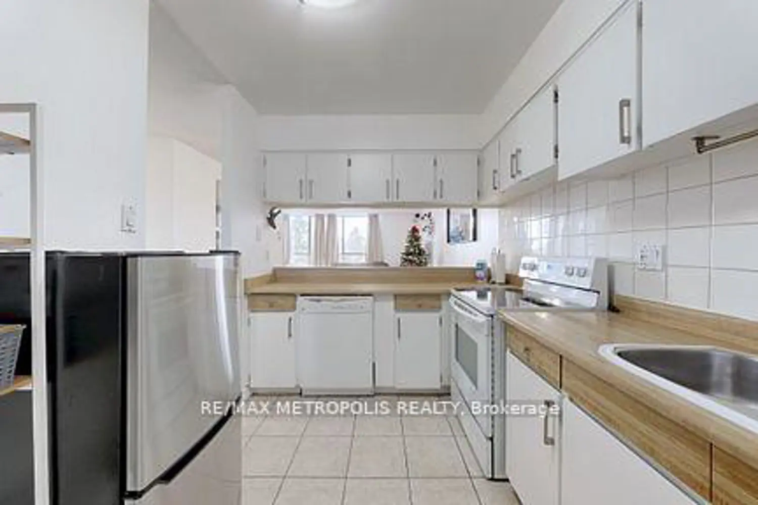10 Martha Eaton Way 713 photo 4