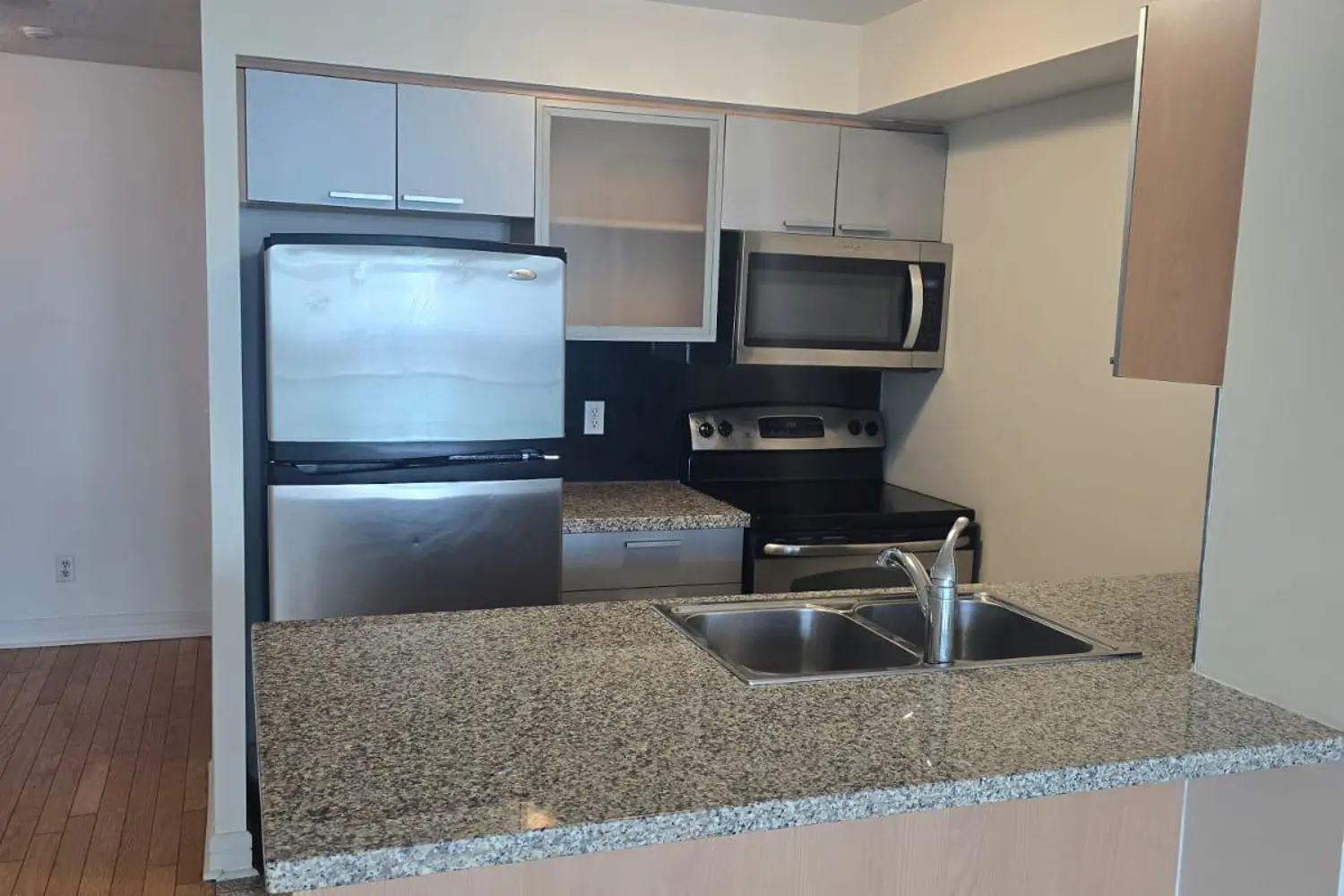 16 Harrison Garden Boulevard Lph12 photo 4