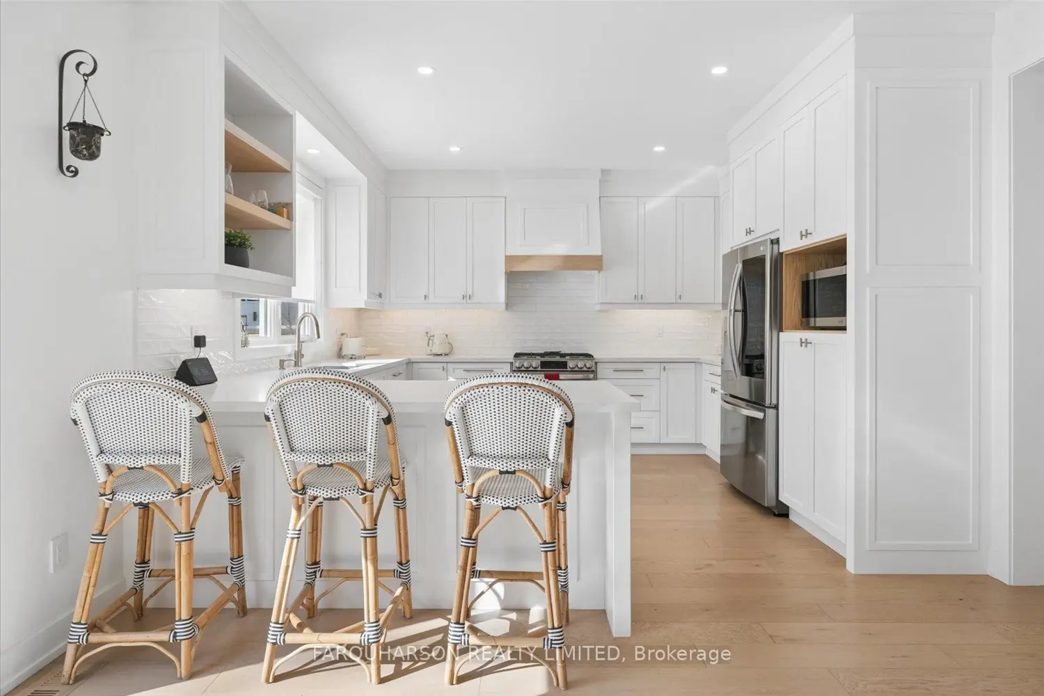 18 Victoria Drive photo 3