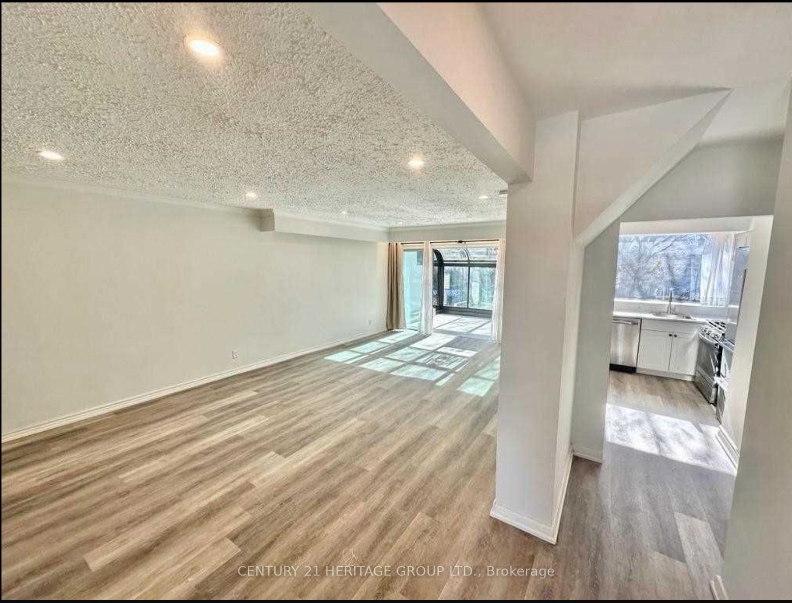 408 Osiris Drive, Richmond Hill, ON, L4C 2P9 photo 2