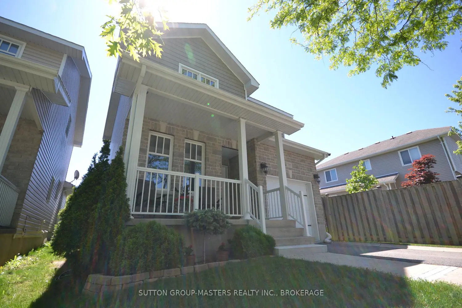 737 Margaret Way photo 3