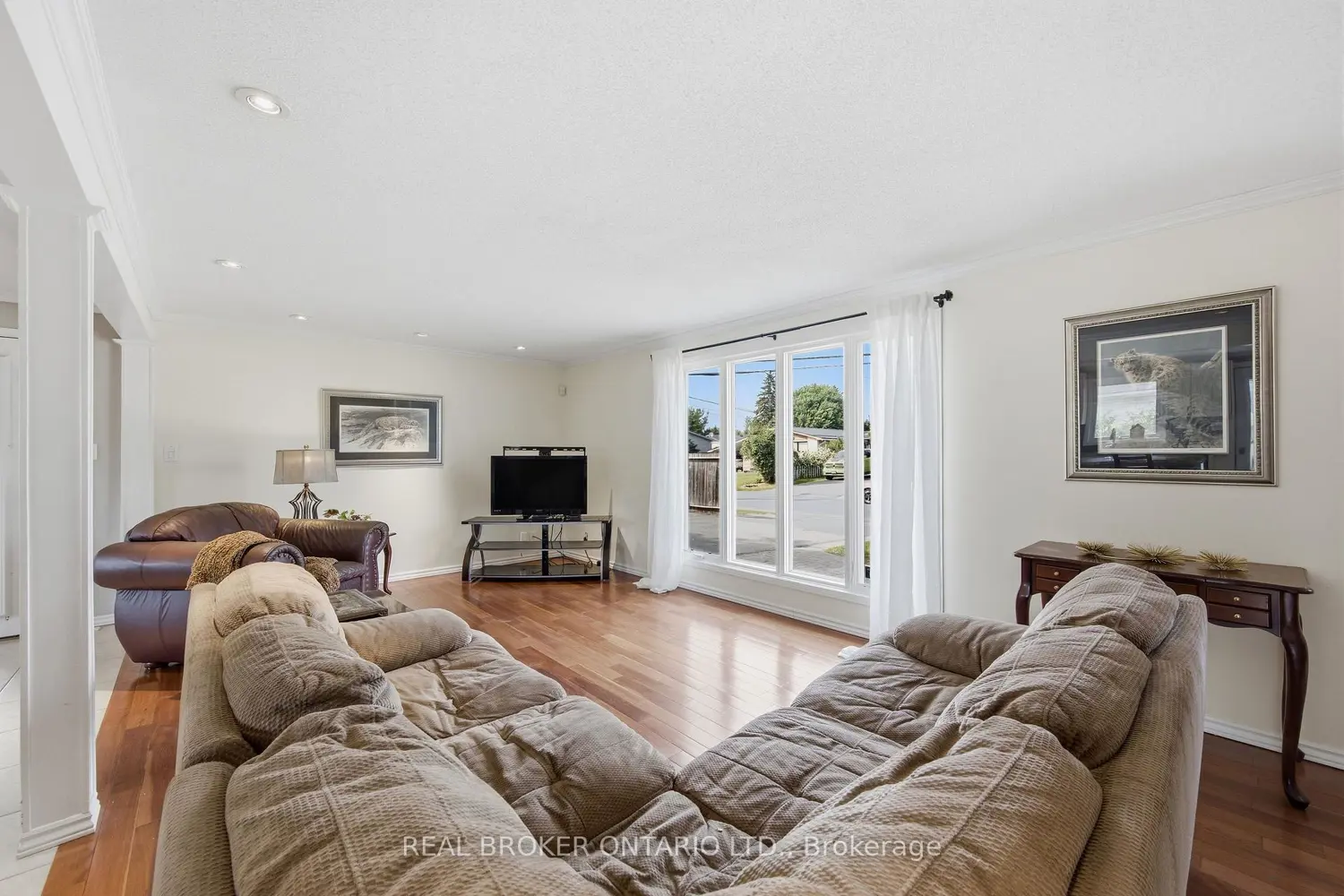 606 Lydia Street photo 3