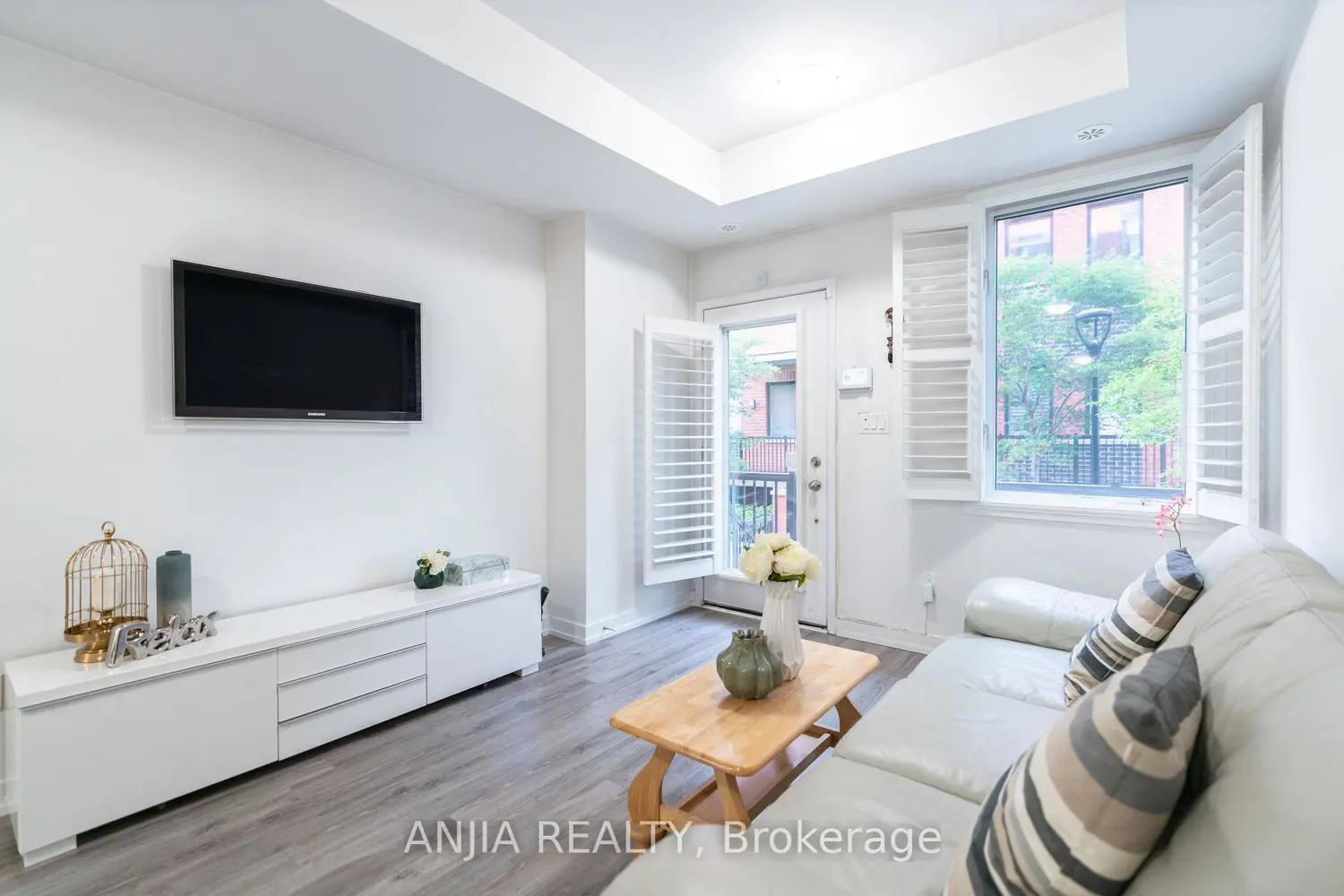 869 Wilson Avenue 33 photo 3