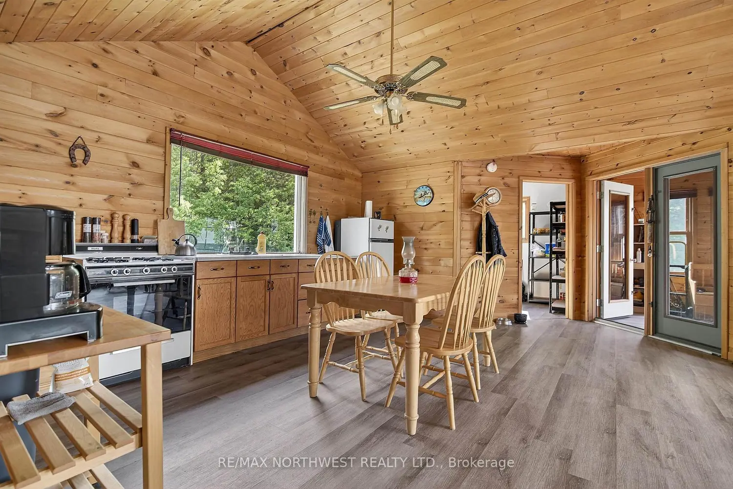 2747 Moore Bay photo 4