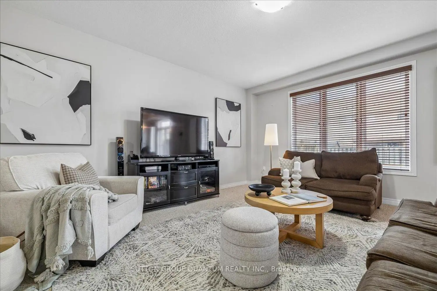 92 Garinger Crescent photo 3