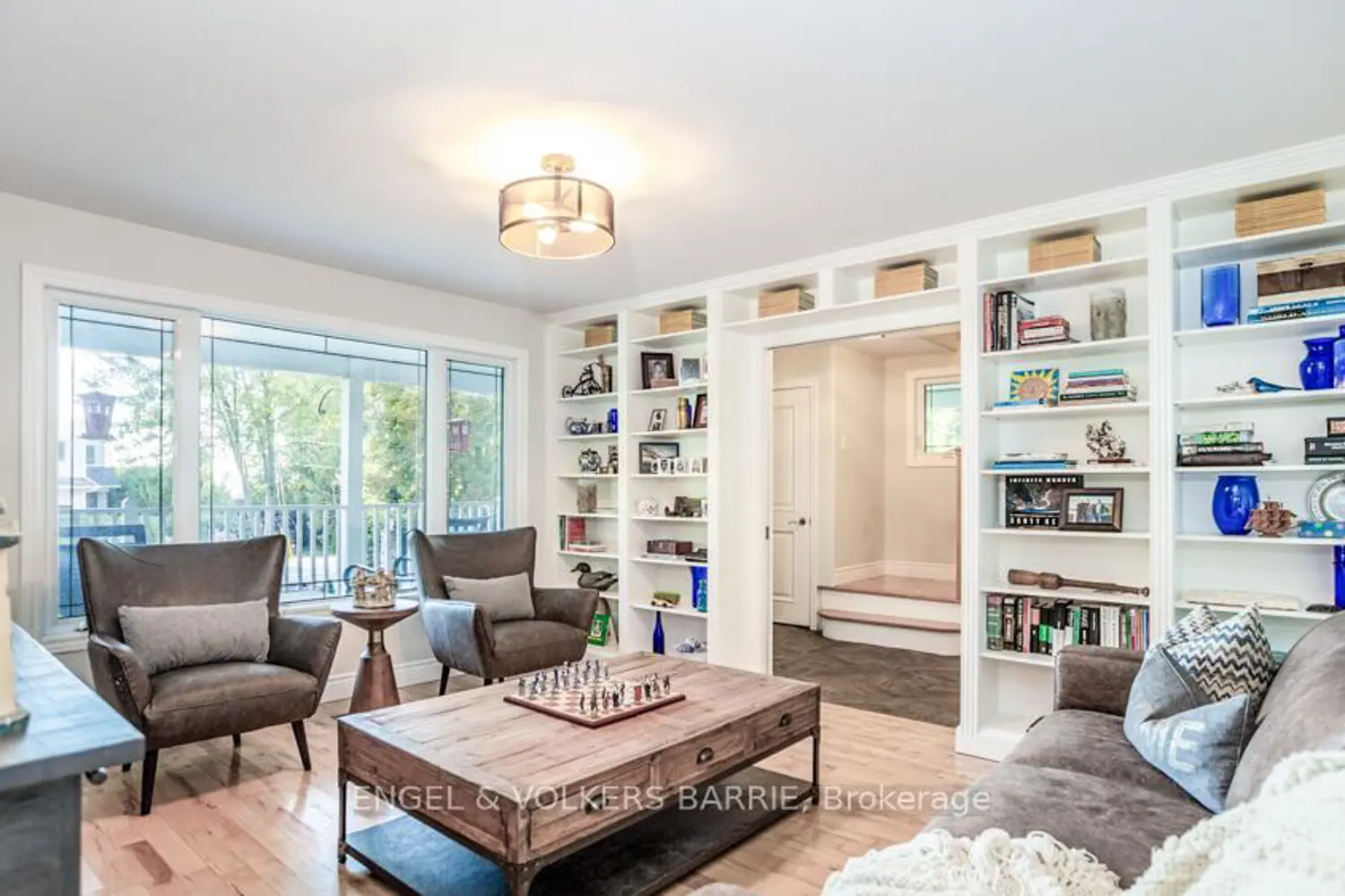 112 Lakeshore Road photo 3