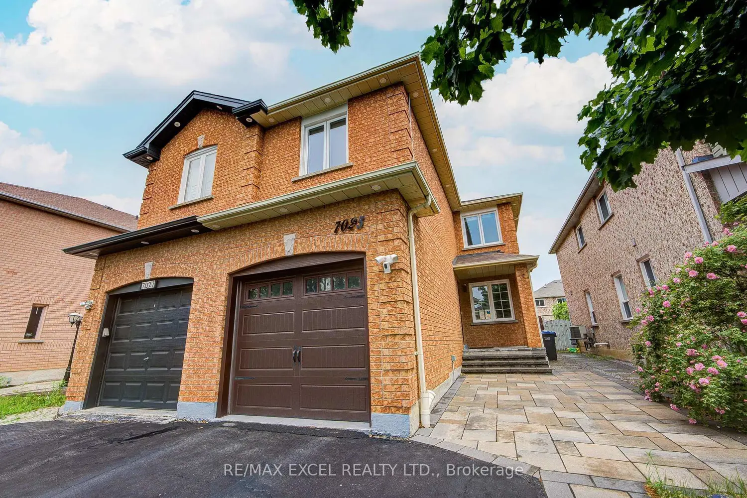 7025 Dunrobin Way photo 2