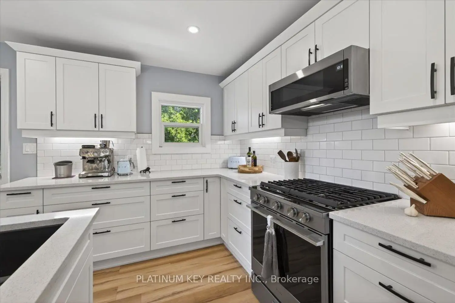 662 King Street photo 5