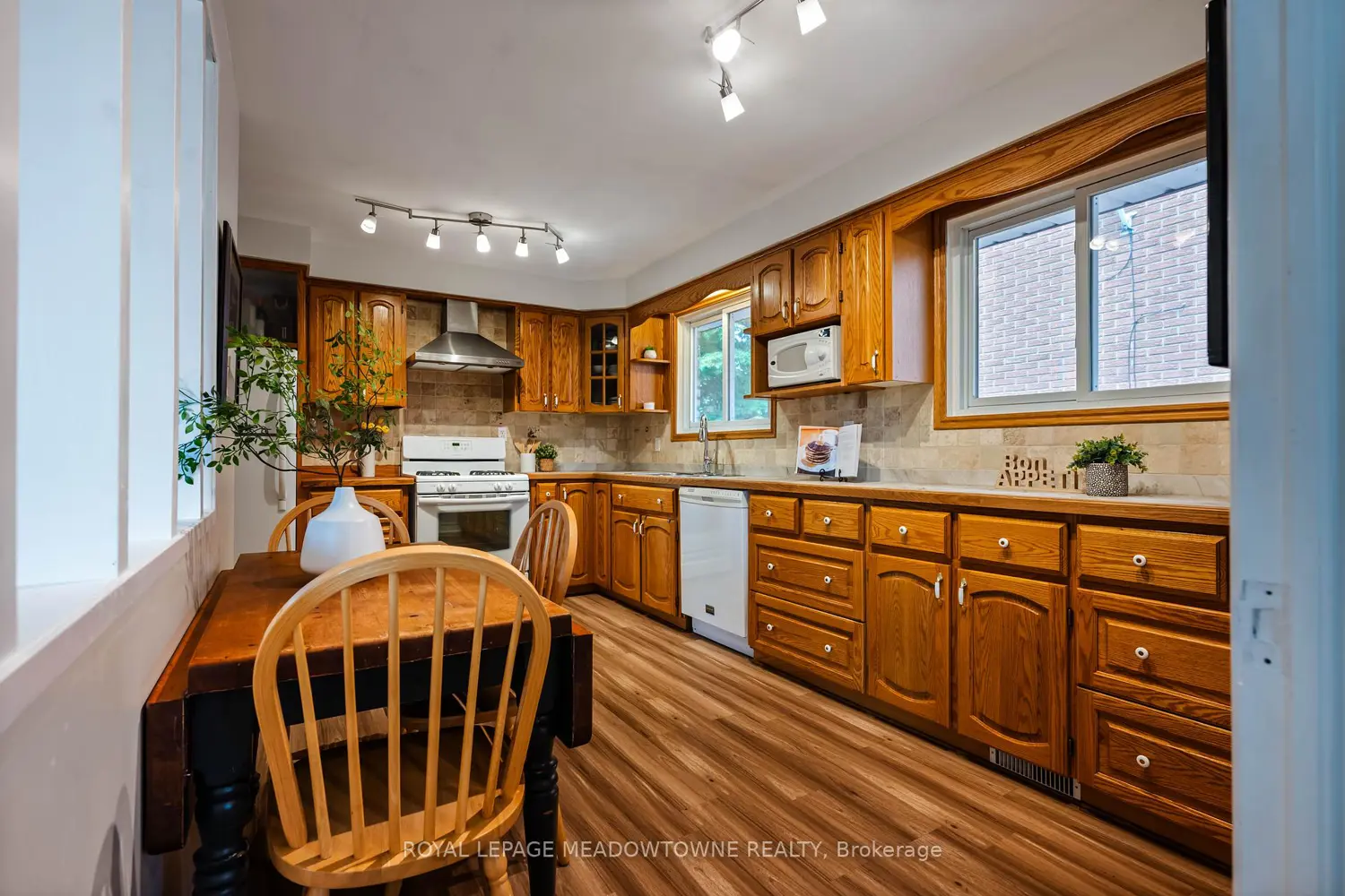 28 Algoma Drive photo 5