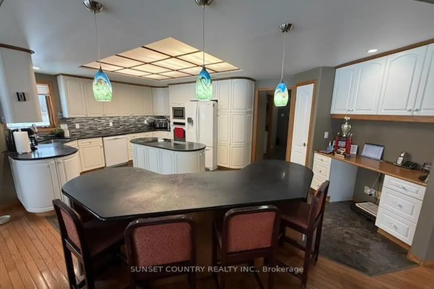92 Edgewater Drive photo 3