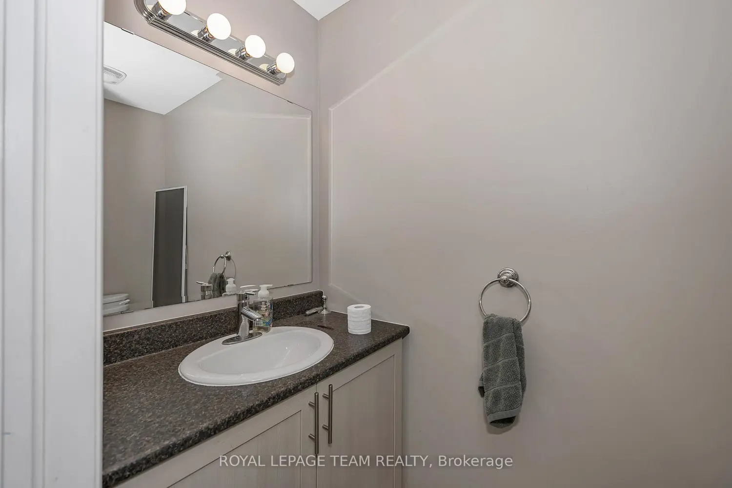 415 Arncliffe Avenue photo 4