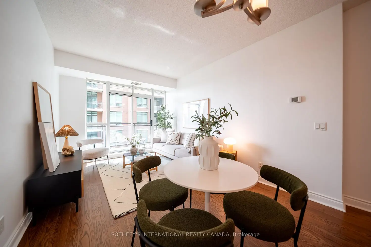 319 Merton Street 809 photo 3