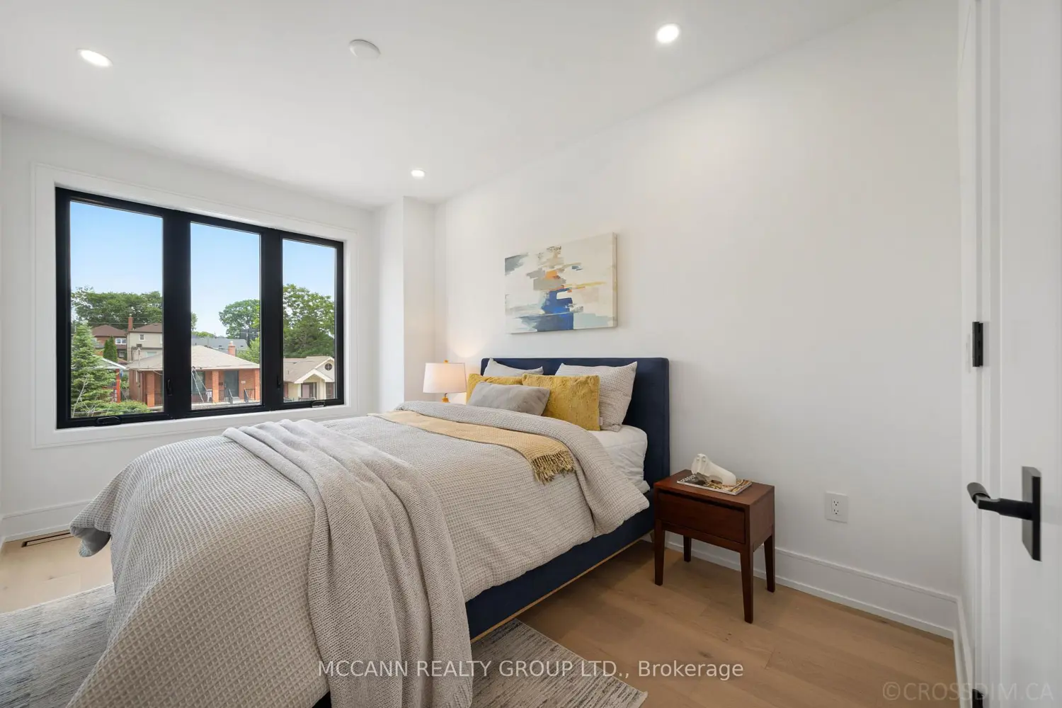 526 Westmount Avenue photo 5