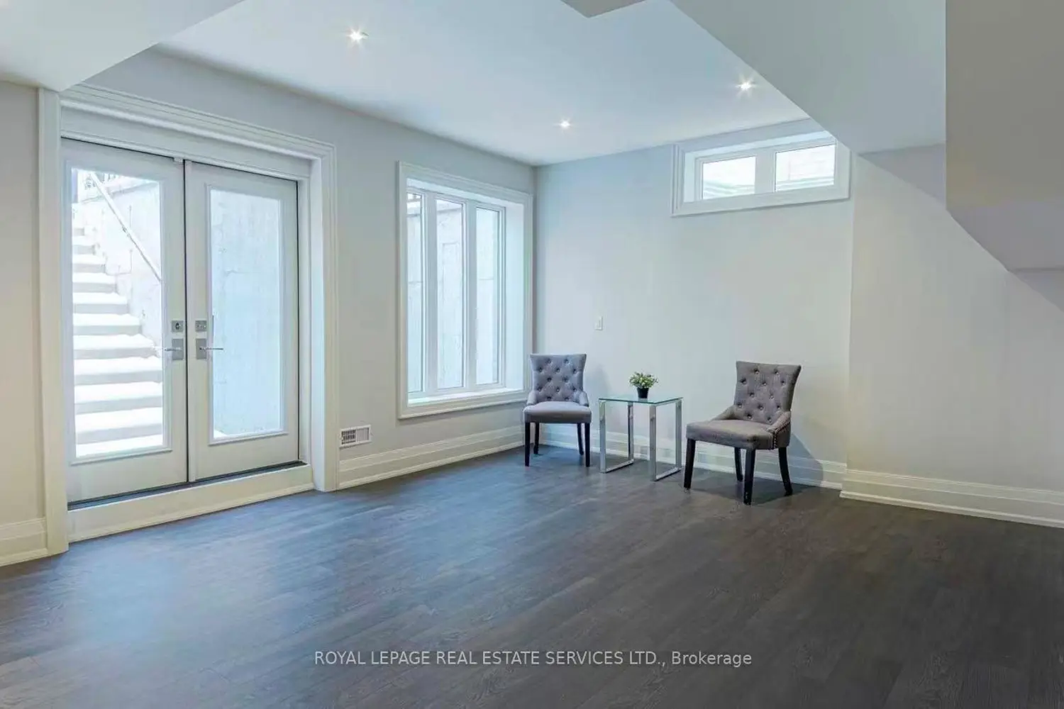 584 Weynway Court photo 5