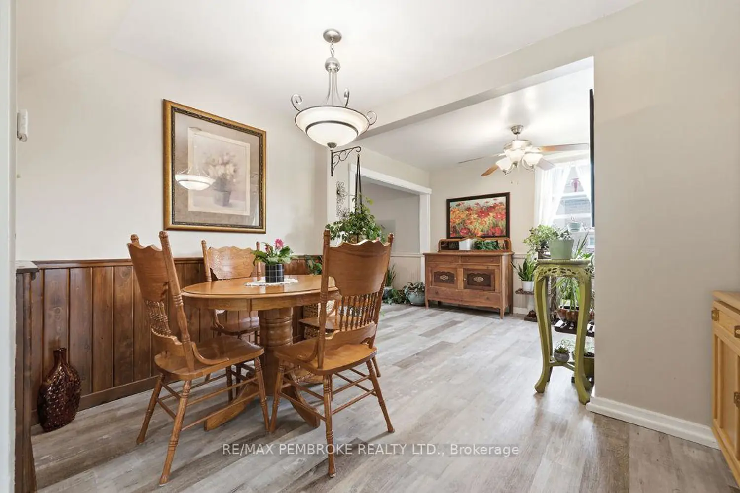 558 Mackay Street photo 4