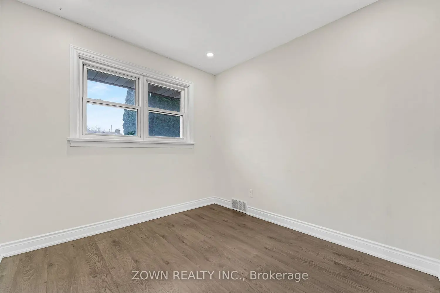 5866 Valley Way photo 4