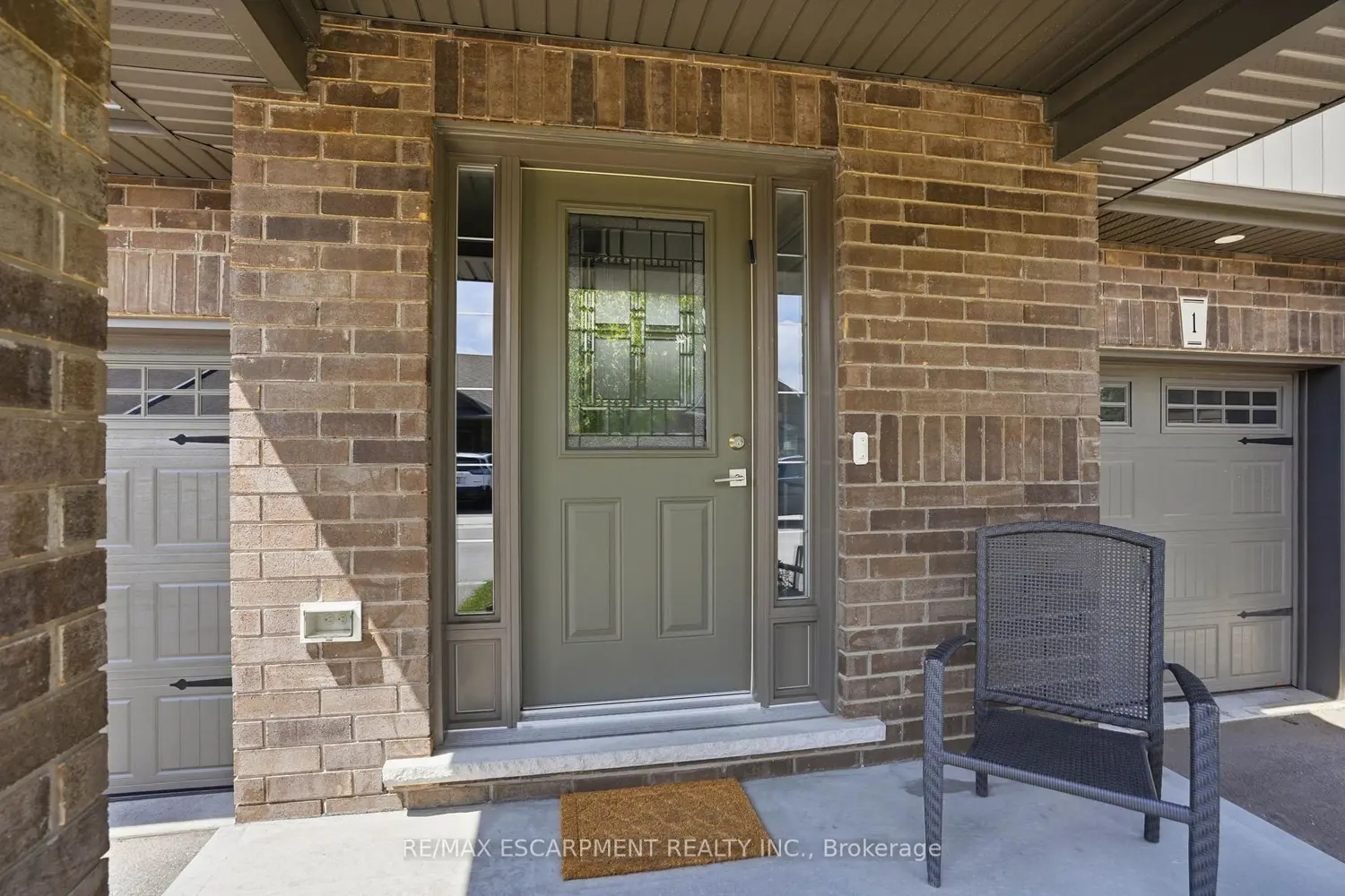 29 Schuyler Street 2 photo 2
