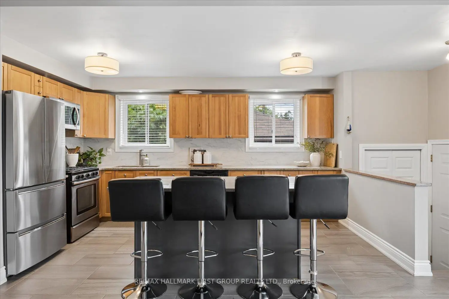 748 Breezy Drive photo 3