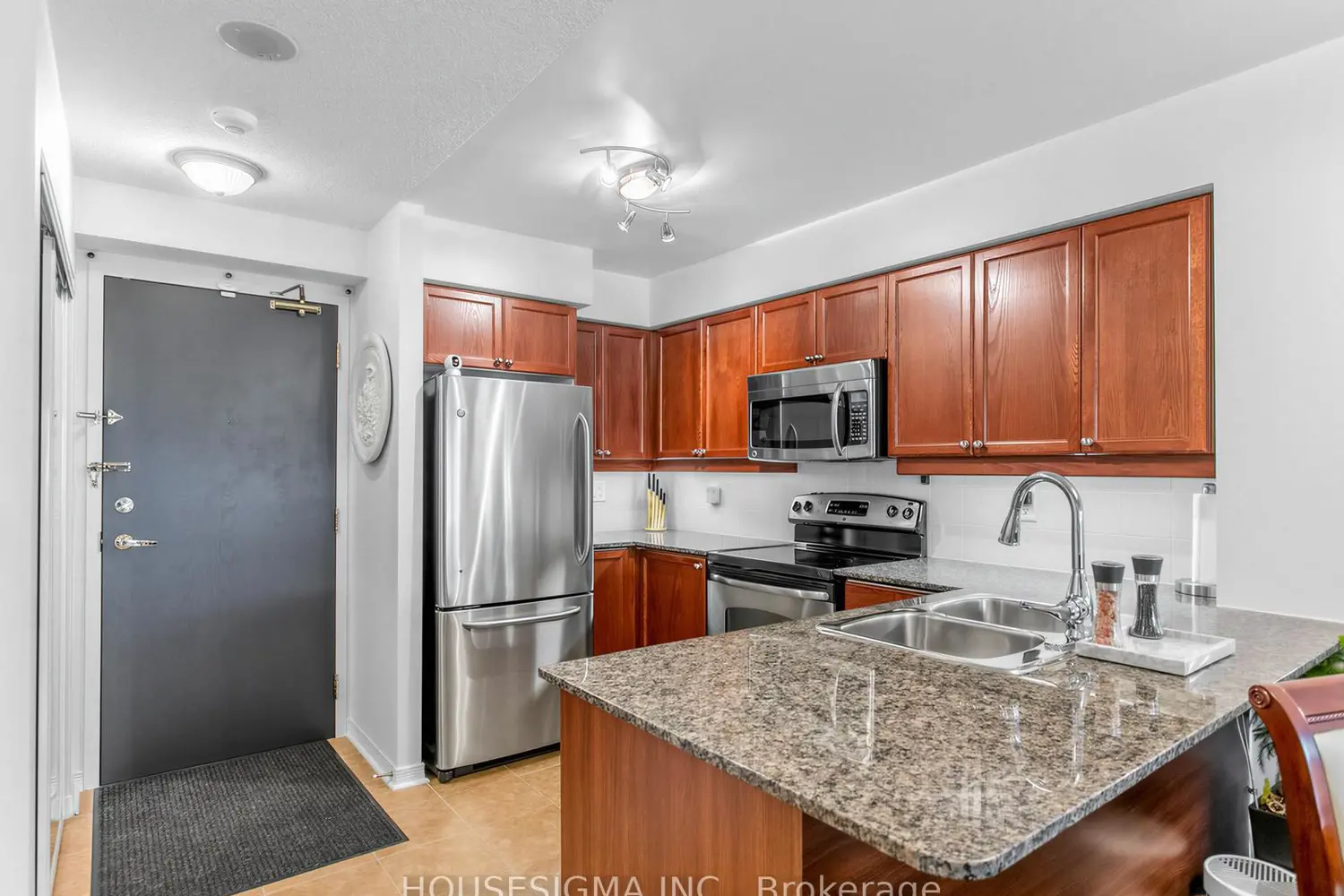 185 Oneida Crescent 1109