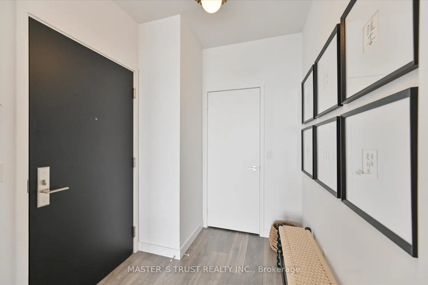 8 Eglinton Avenue Ph 5801 photo 2