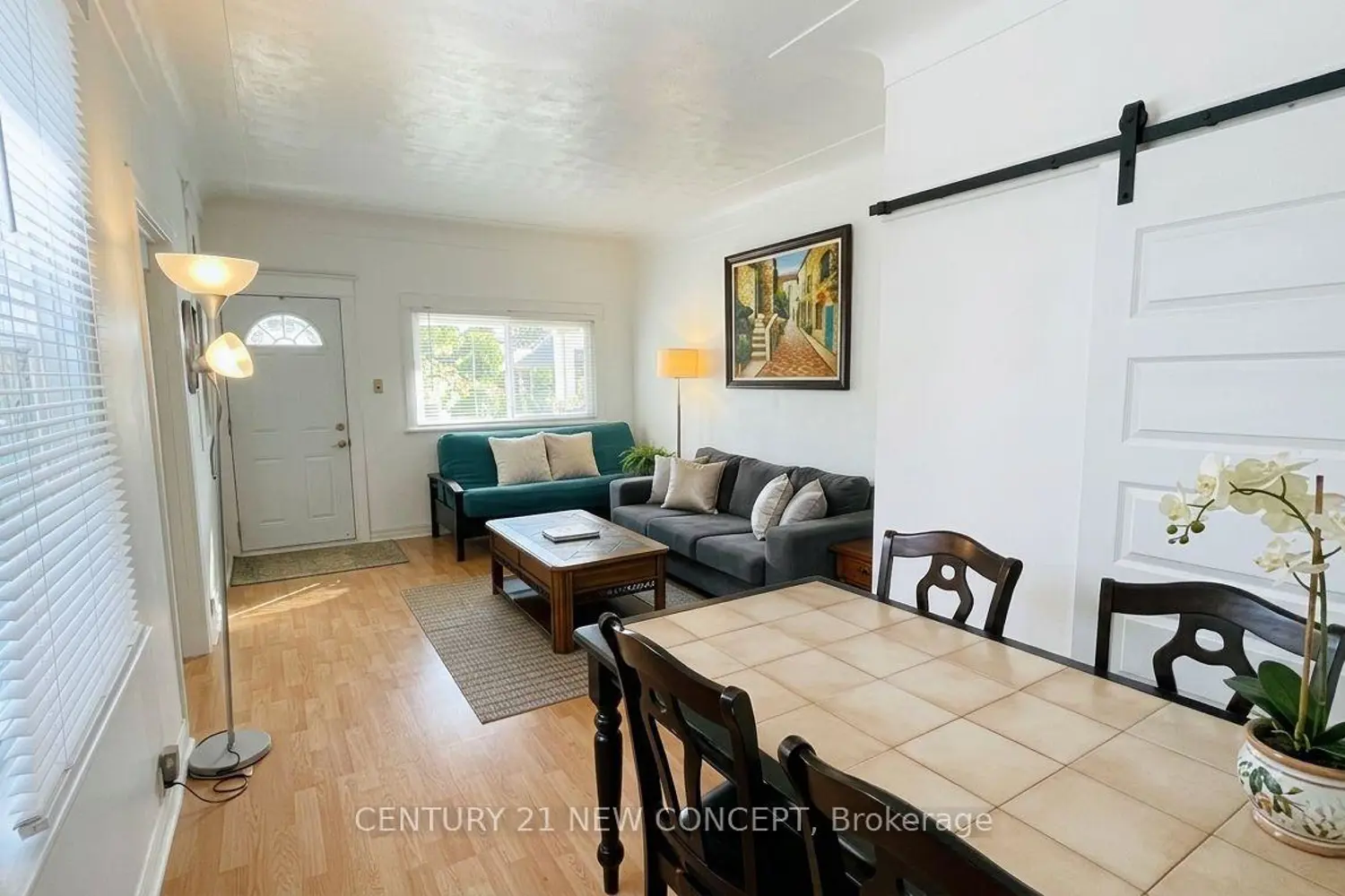 106 Emerald Street photo 2