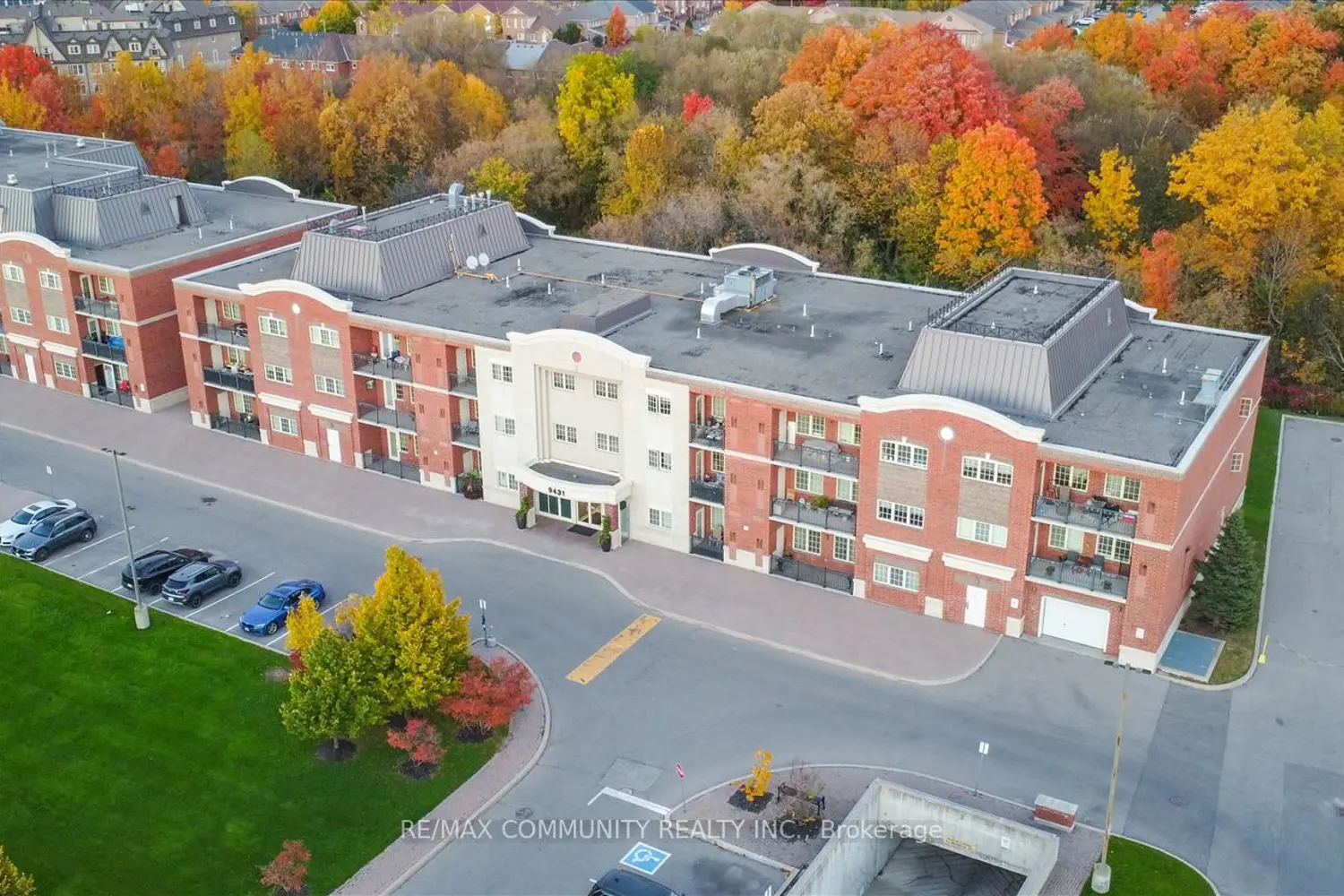 9431 Jane Street 308 photo 2