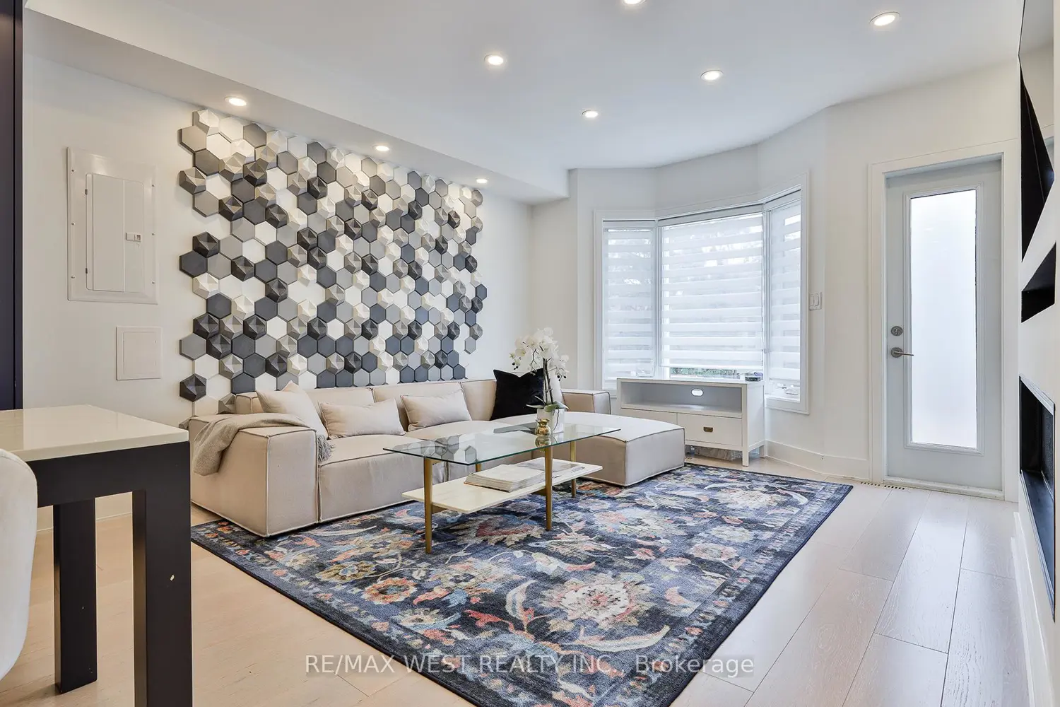 734 Shaw Street photo 4