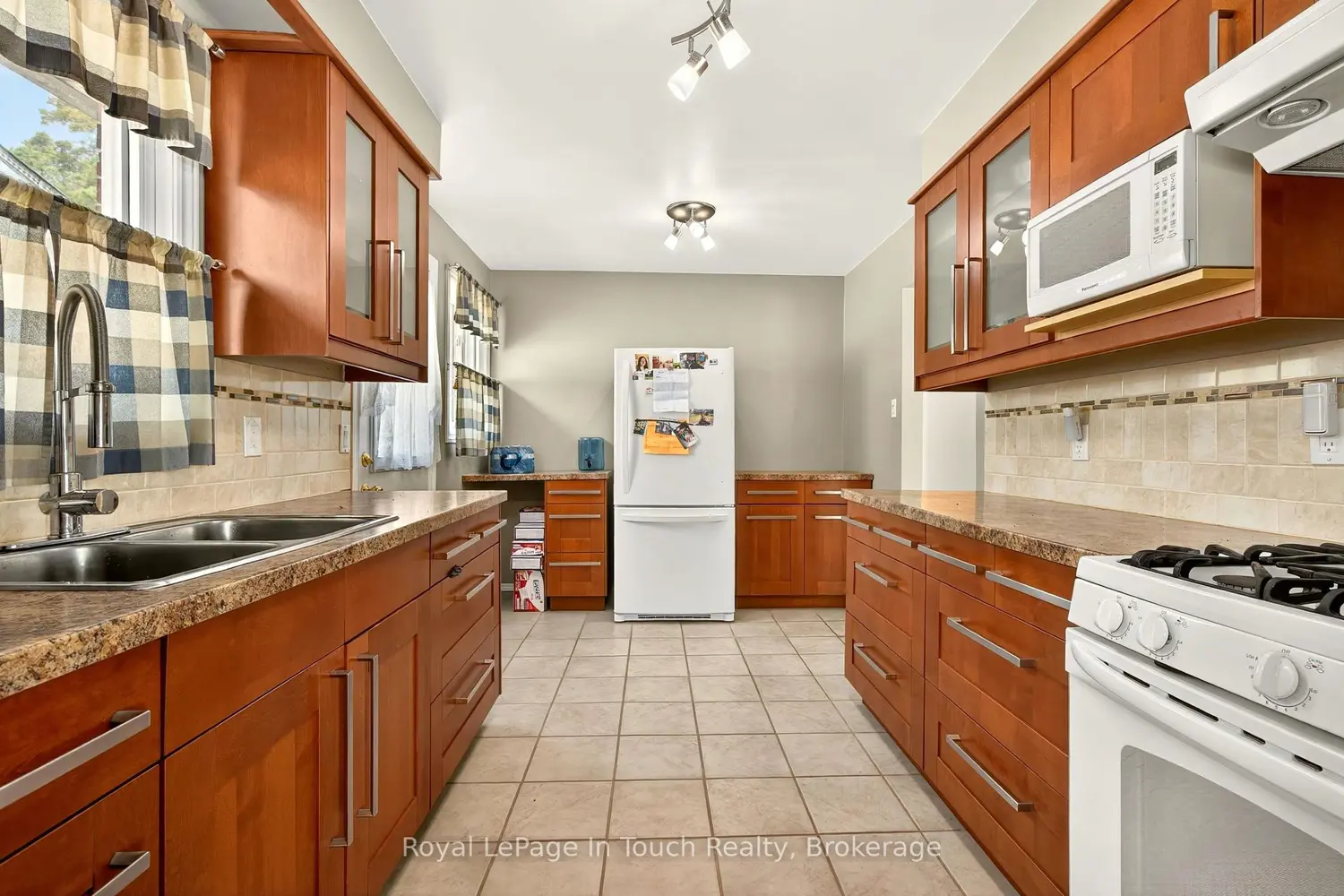 679 Simcoe Avenue photo 4