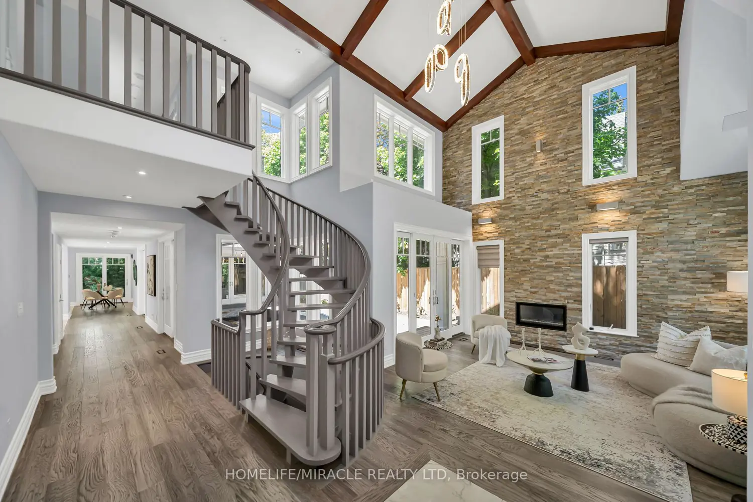 271 Oakhill Road photo 2