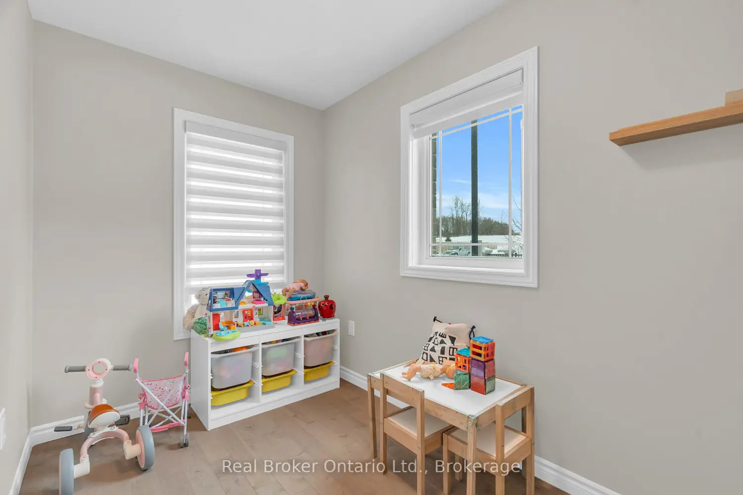 107 Westra Drive 5 photo 3