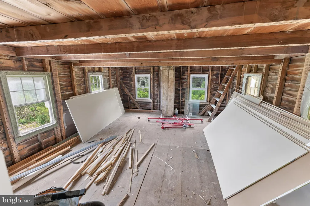 272 S Somerset Avenue, Crisfield, MD 21817