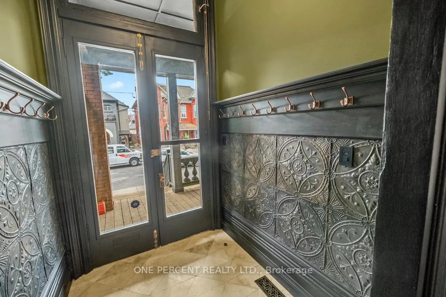 143 Catharine Street photo 3
