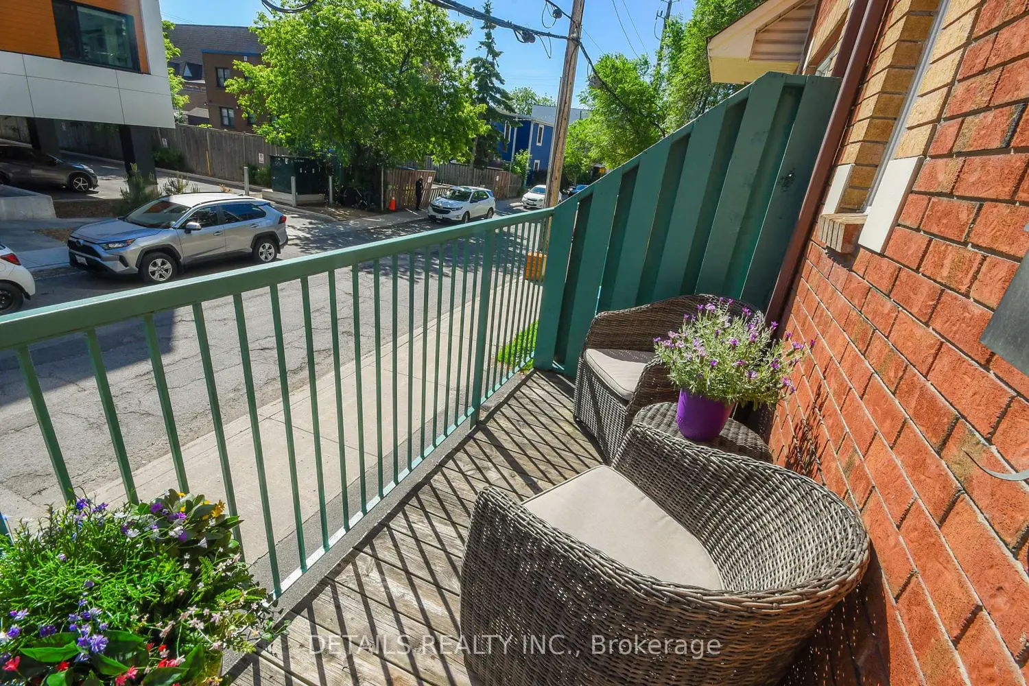 158 Forward Avenue photo 2