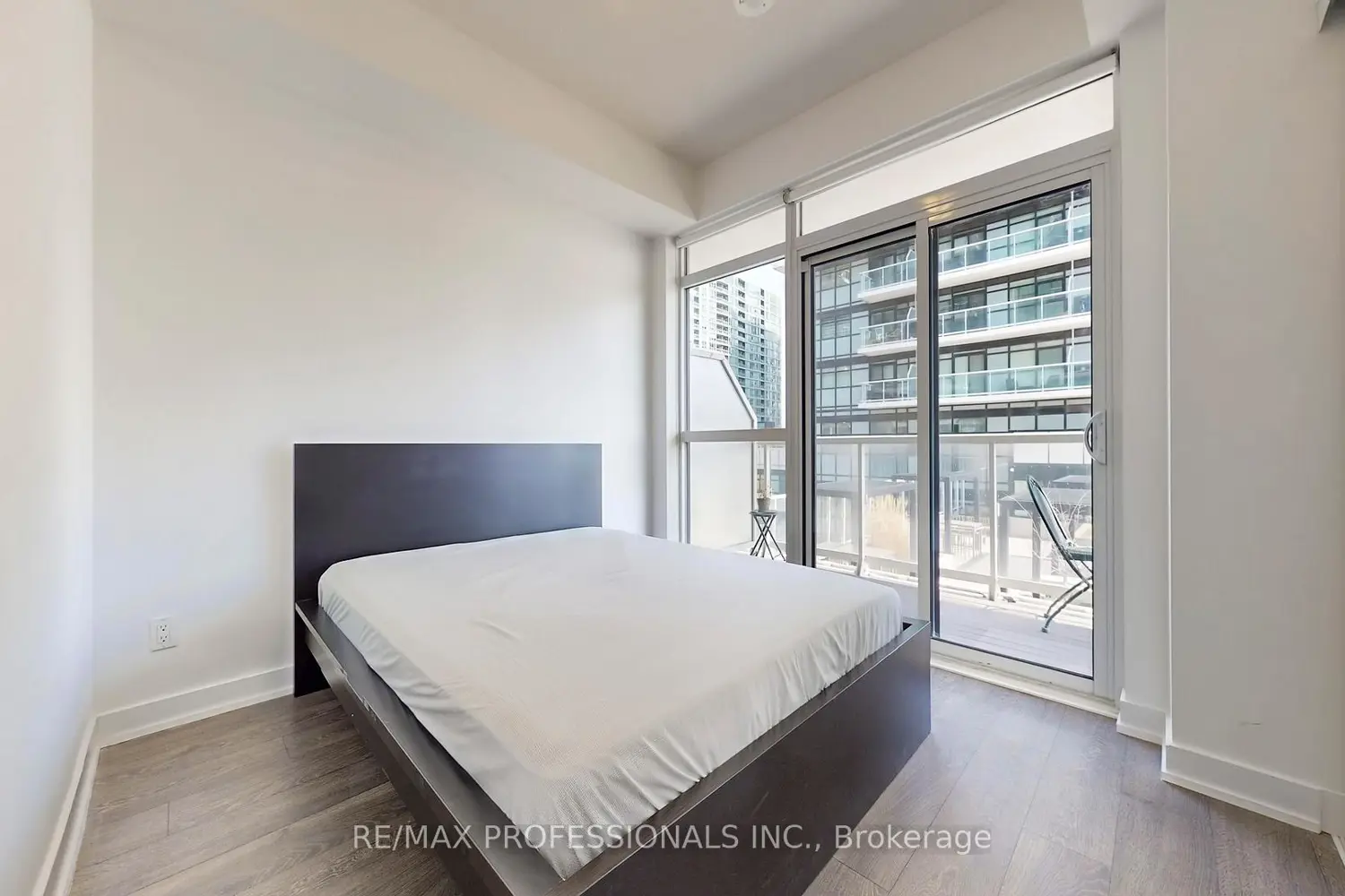251 Manitoba Street 504 photo 3