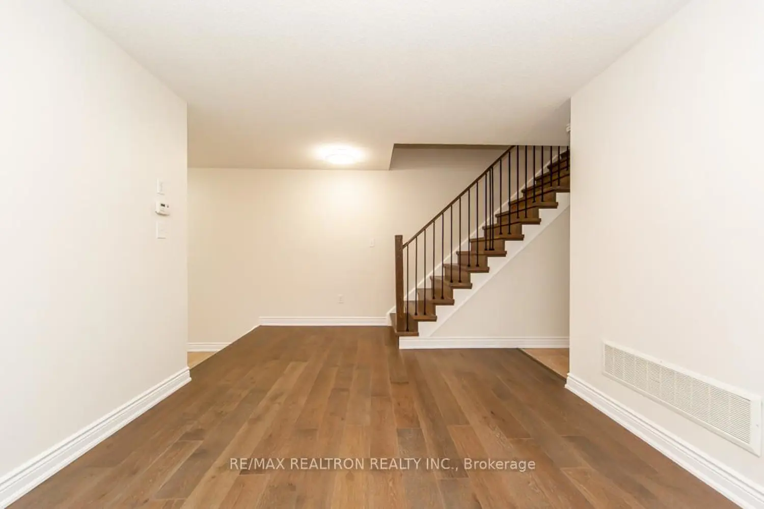 24 Skelton Crescent photo 4