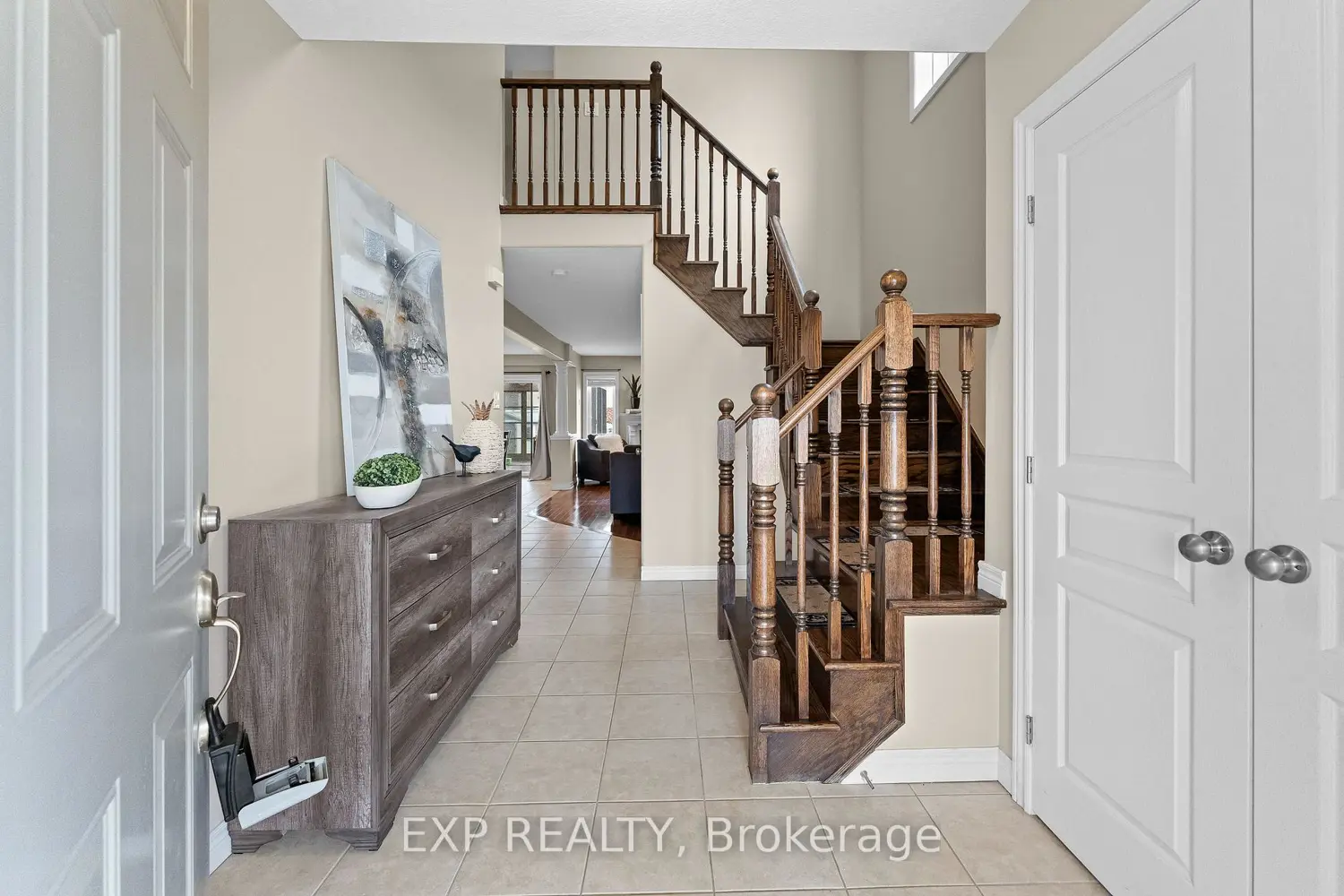 4875 John Street photo 4