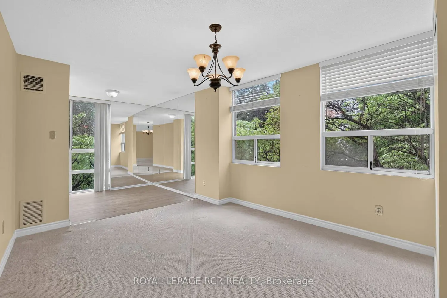 3650 Kaneff Crescent 303 photo 5
