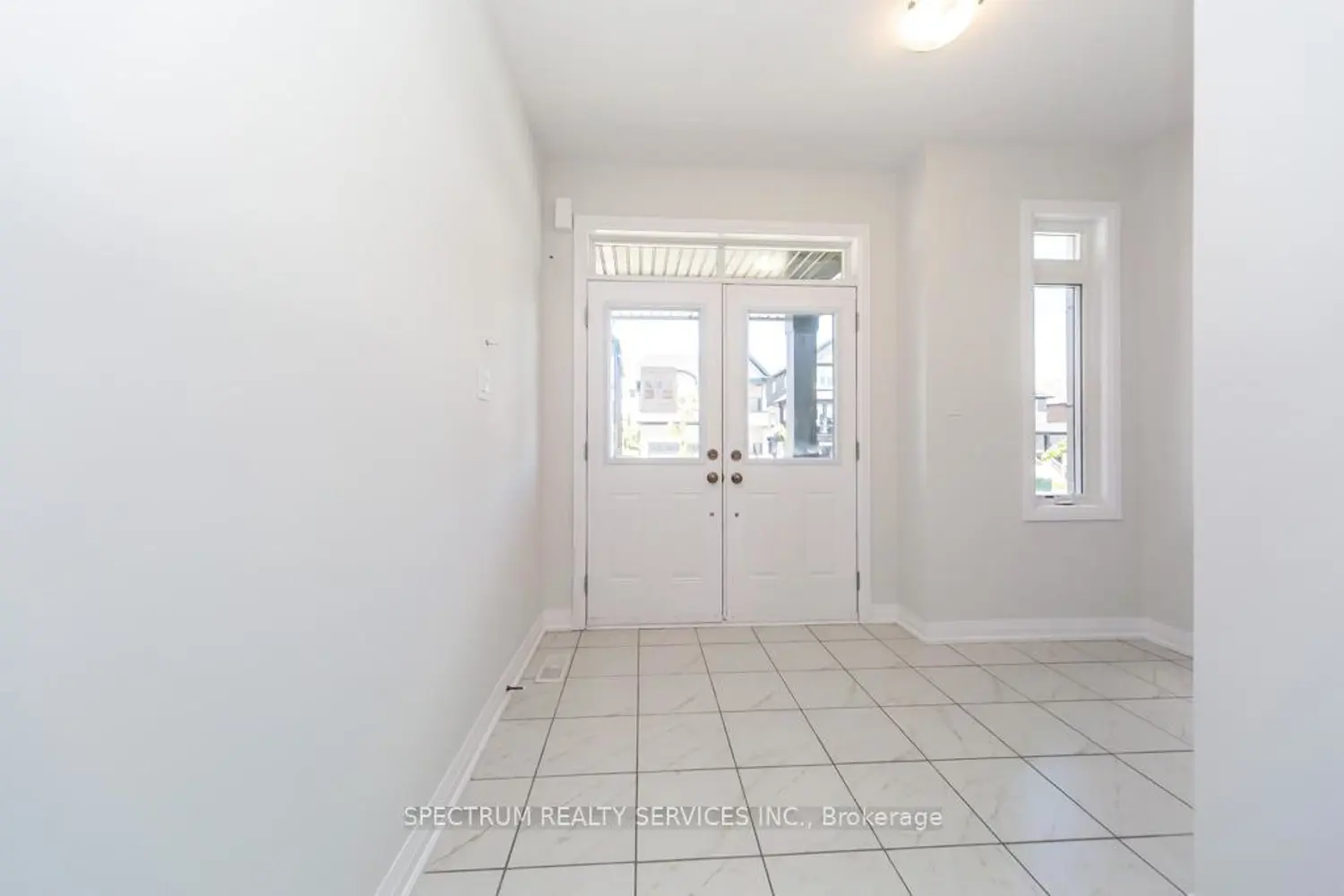 1409 Stovell Crescent photo 2