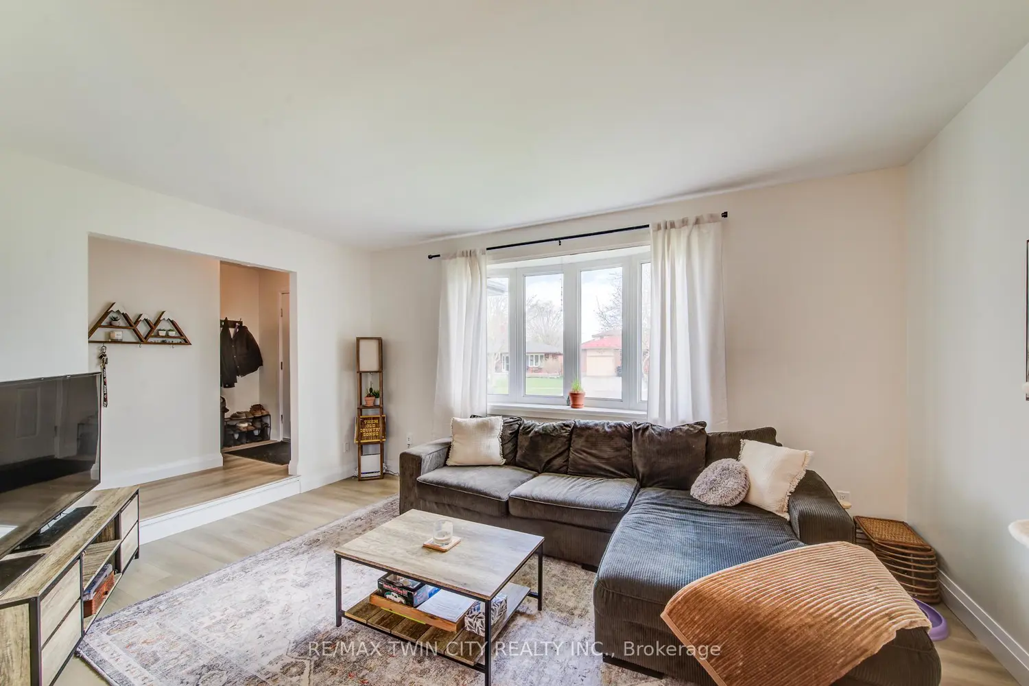 183 Dinison Crescent photo 4