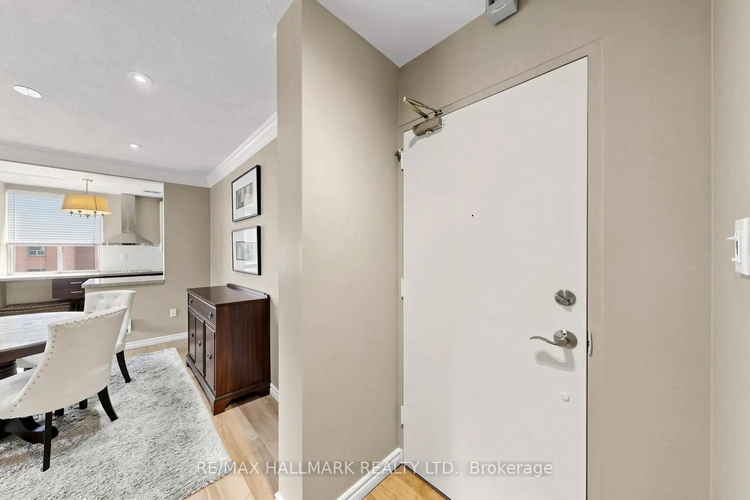 49 Queen Street 402 photo 4