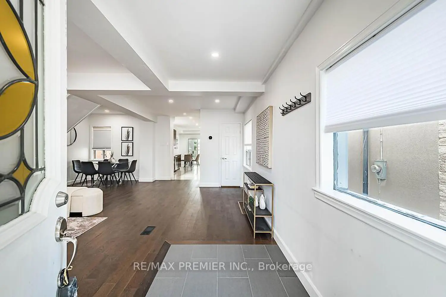 221 Belgravia Avenue photo 2