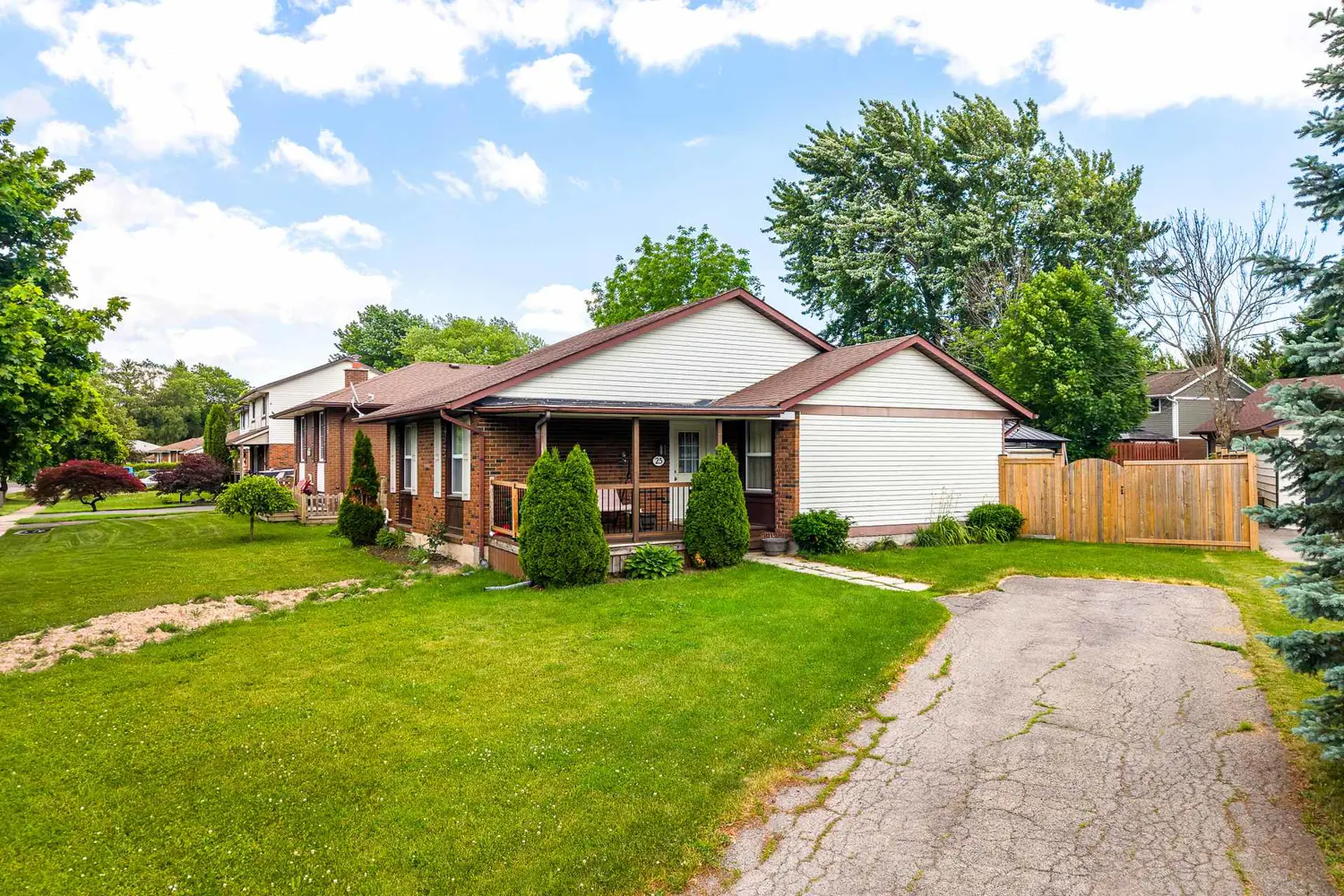 25 Newleaf Crescent