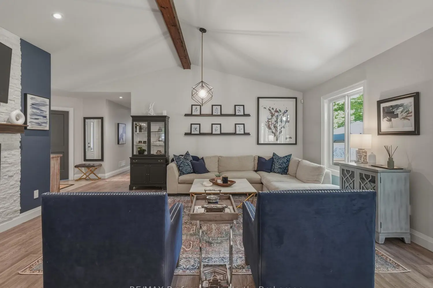 188 Vel-Dor Crescent photo 3
