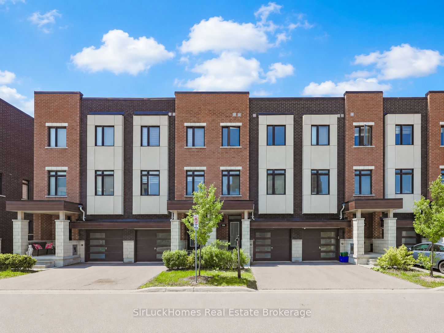 906 Kicking Horse Path, Oshawa, ON, L1J 0B4