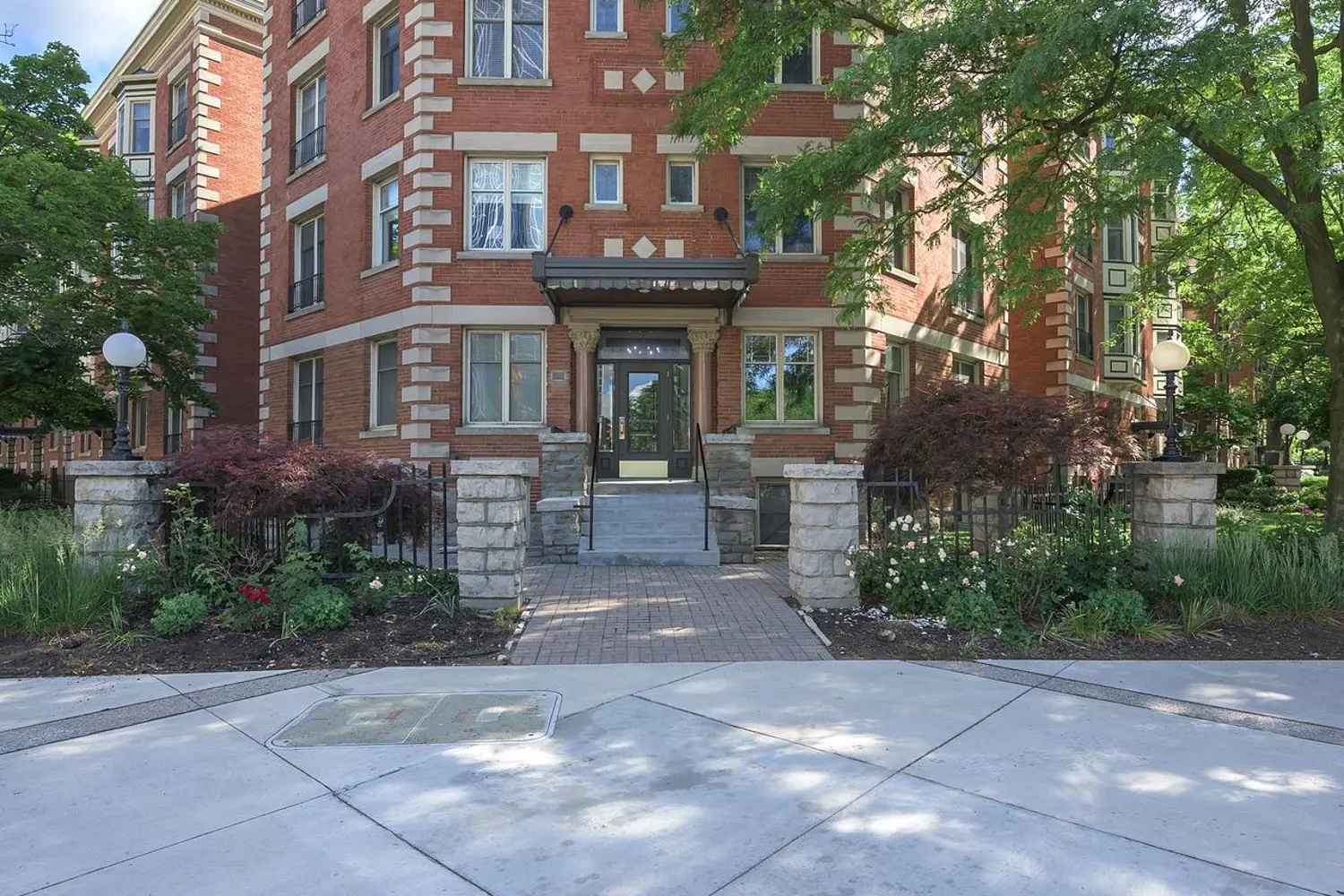 460 Wellington Street 205