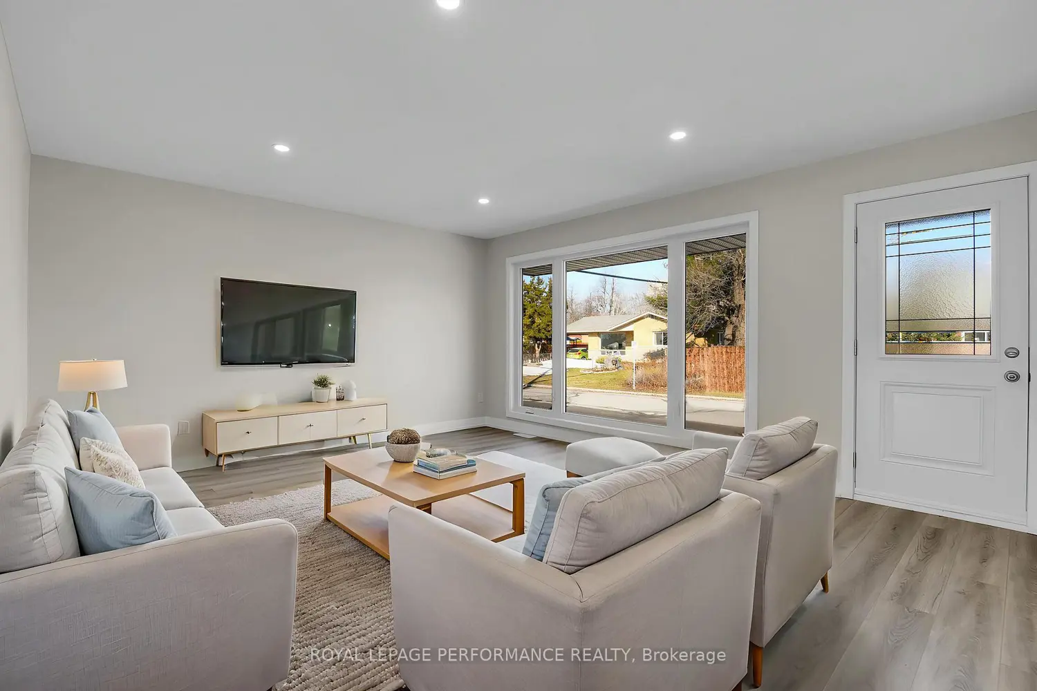 624 Clarke Avenue photo 2