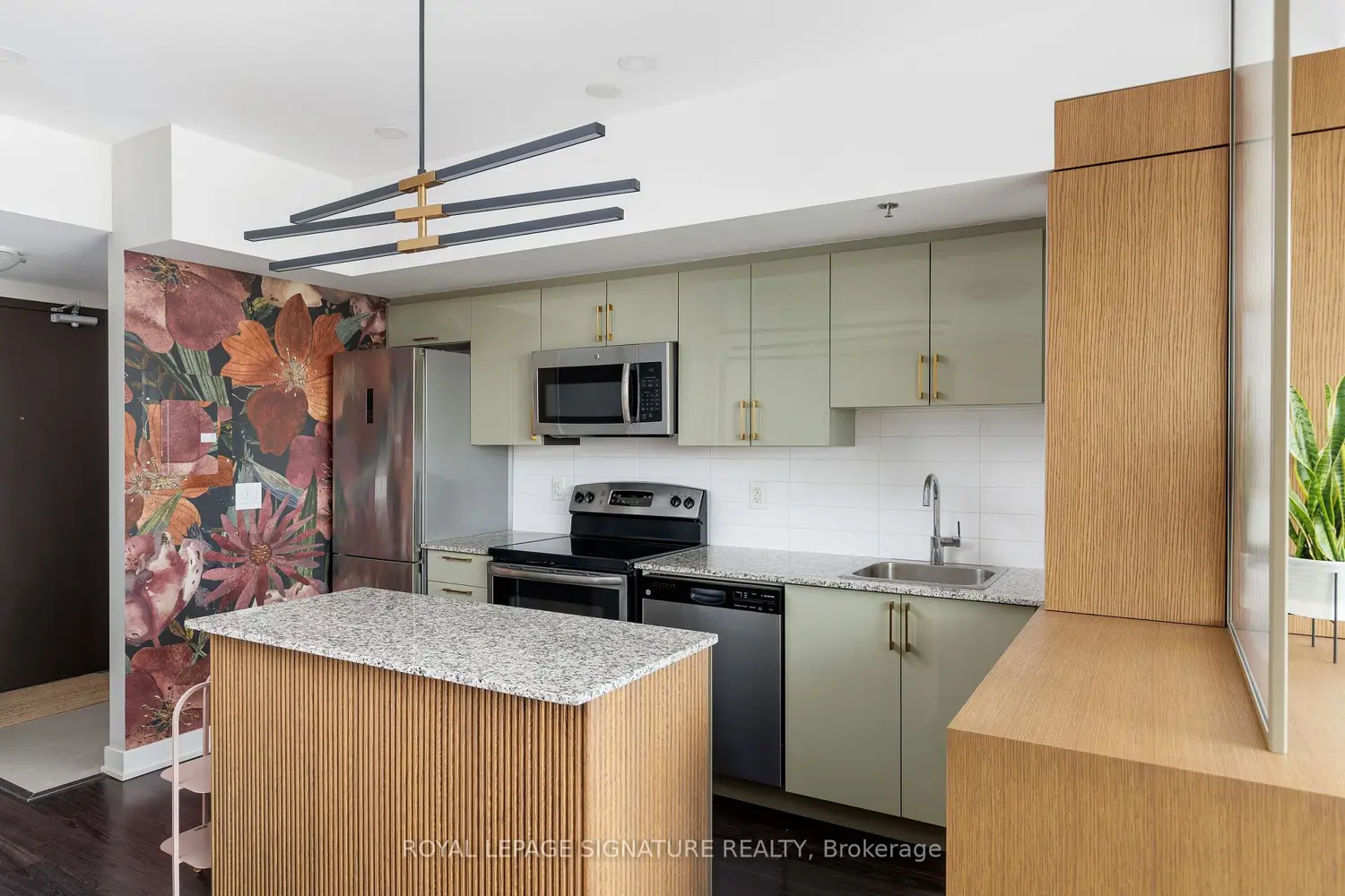 11 Superior Avenue 908 photo 2