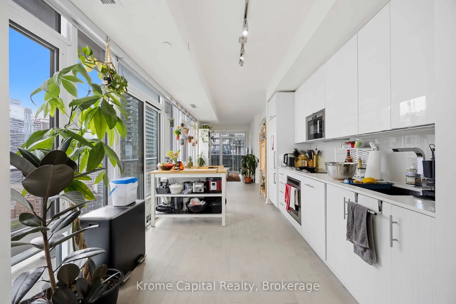 330 Richmond Street 2615 photo 5
