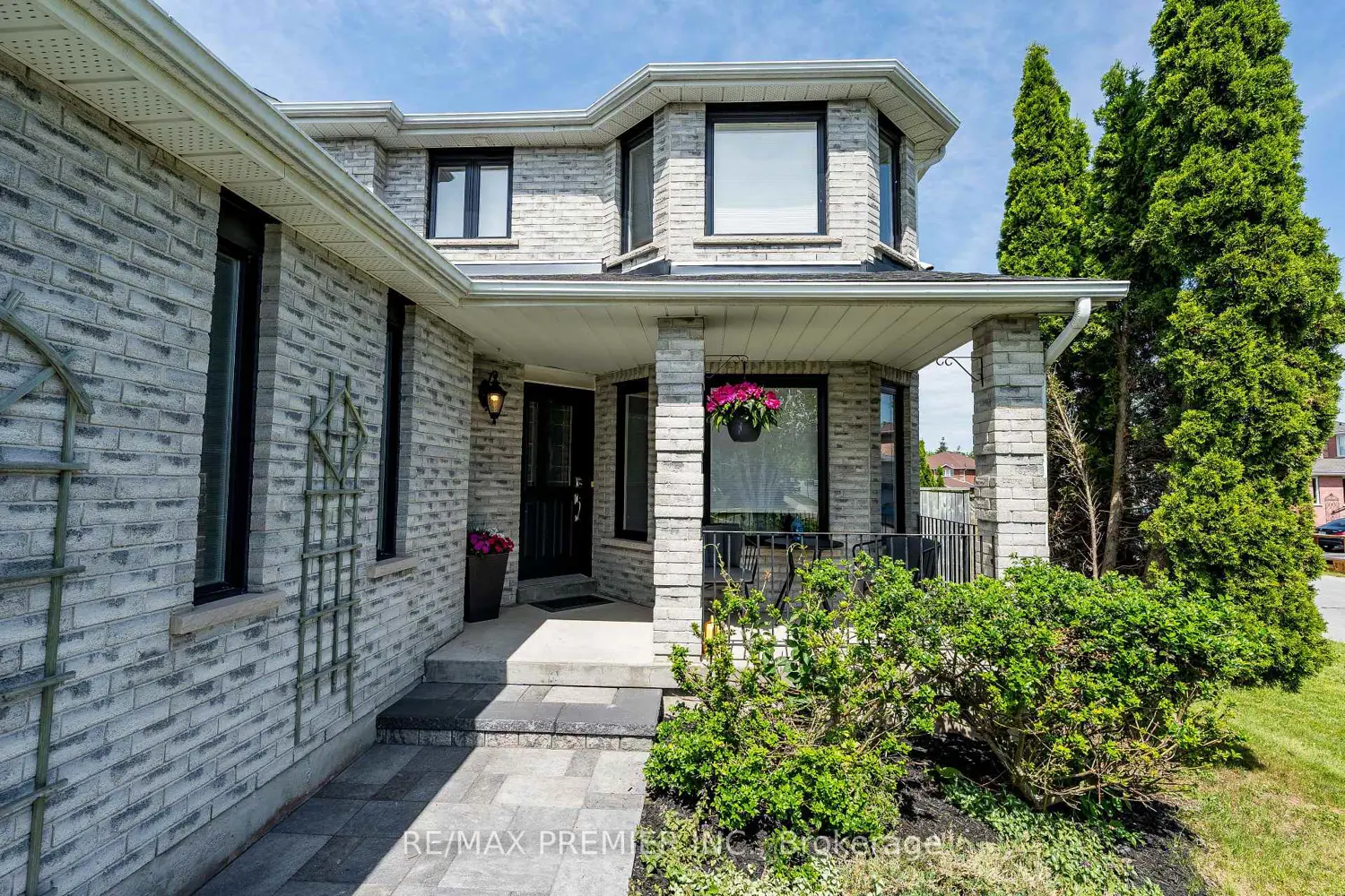 2 Grace Crescent photo 4